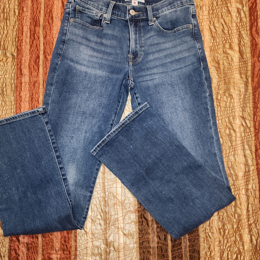Woman's Lucky Brand Sweet Mid-rise Boot Cut Classic Blue Denim Jeans. Size 4/27.